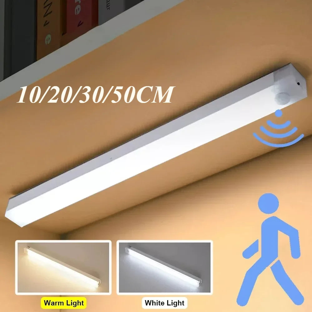 Lámpara LED portátil con sensor de movimiento PIR recargable